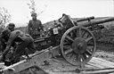 Bundesarchiv Bild 101I-031-2415-16, Russland, Soldaten an leichter Haubitze.jpg