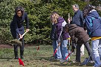 Michelle Obama breaks ground on White House Kitchen Garden 3-20-09 1.jpg