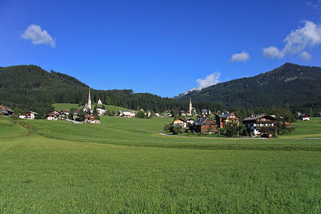 Gosau kostely-retouched.jpg